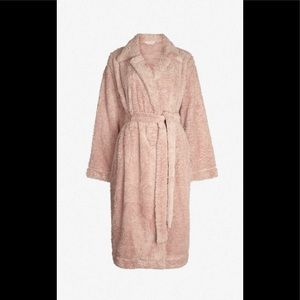 ALBORNOZ PLUSHY
Skin